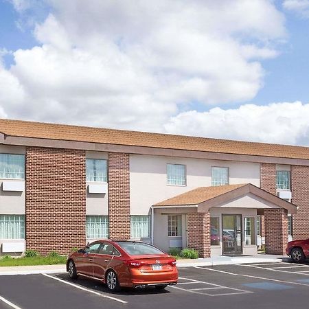 Baymont By Wyndham Beloit Hotel Exterior photo