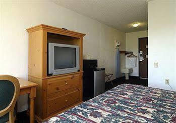 Baymont By Wyndham Beloit Hotel Exterior photo